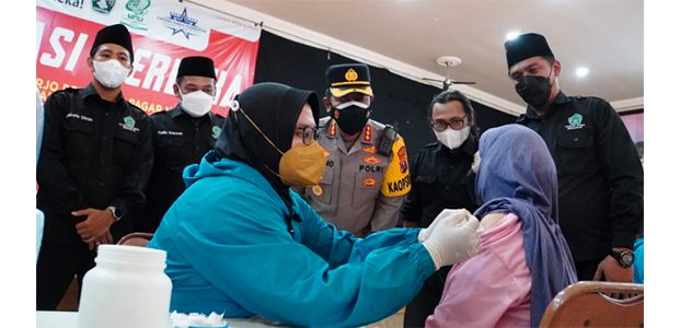 Kejar Target Vaksinasi 70 Persen, Polresta Sidoarjo Gandeng Pagar Nusa Kejar Target Vaksinasi 70 Persen, Polresta Sidoarjo Gandeng Pagar Nusa