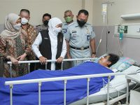 Gubernur Jenguk Korban Bus PO Ardiansyah di Rumah Sakit