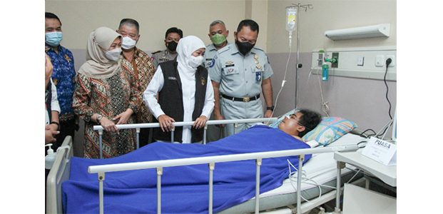 Gubernur Jenguk Korban Bus PO Ardiansyah di Rumah Sakit Gubernur Jenguk Korban Bus PO Ardiansyah di Rumah Sakit