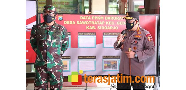 Panglima TNI Bersama Kapolri Tinjau Posko PPKM Darurat di Desa Sawotratap Sidoarjo