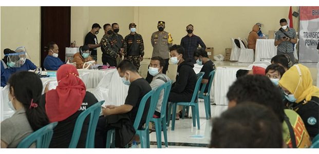 Ribuan Banser dan Komunitas di Sidoarjo Jalani Vaksin Covid-19 Ribuan Banser dan Komunitas di Sidoarjo Jalani Vaksin Covid-19