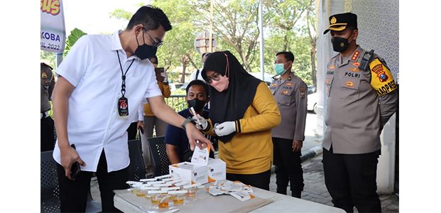 Wujudkan Mudik Aman, Sopir Bus di Terminal Purabaya Jalani Tes Urine Wujudkan Mudik Aman, Sopir Bus di Terminal Purabaya Jalani Tes Urine
