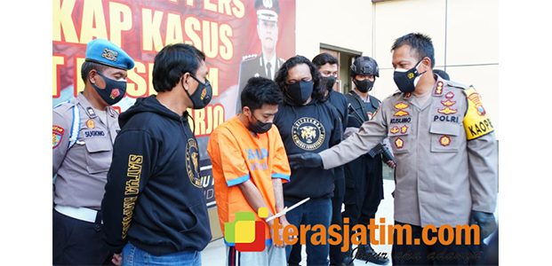 Polresta Sidoarjo Ringkus 1 Pelaku Begal Sadis, 3 Pelaku Lainnya DPO Polresta Sidoarjo Ringkus 1 Pelaku Begal Sadis, 3 Pelaku Lainnya DPO
