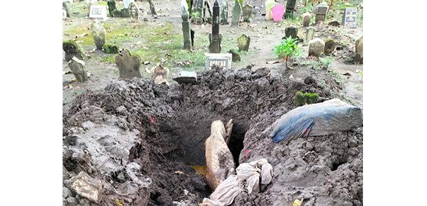 Diduga Untuk Kesaktian, Tali Pocong Jenazah Wanita di Tulangan Sidoarjo Dicuri Diduga Untuk Kesaktian, Tali Pocong Jenazah Wanita di Tulangan Sidoarjo Dicuri