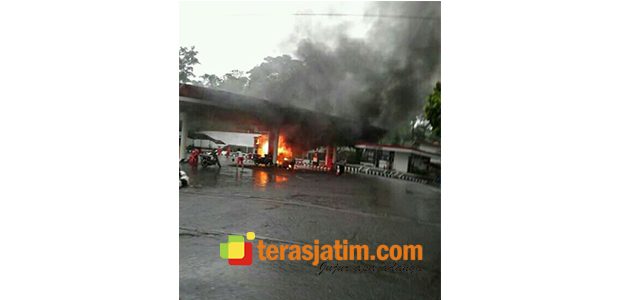 SPBU di Bondowoso Terbakar, 3 Orang Luka dan Sebuah Mobil Terbakar SPBU di Bondowoso Terbakar, 3 Orang Luka dan Sebuah Mobil Terbakar