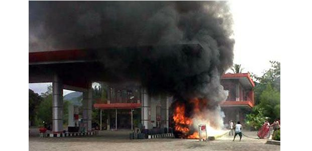 SPBU di Jalur Loceret-Brebek Nganjuk Ludes Terbakar SPBU di Jalur Loceret-Brebek Nganjuk Ludes Terbakar