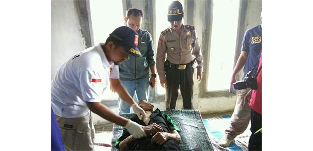 Ditinggal Istri Cari Rumput, Pria asal Gayam Kediri Ditemukan Gantung Diri Ditinggal Istri Cari Rumput, Pria asal Gayam Kediri Ditemukan Gantung Diri