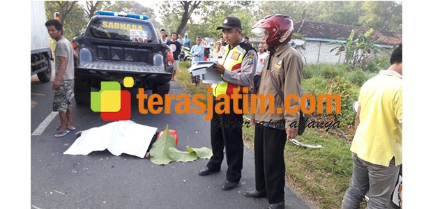 Salip Sepeda Ontel, Pria asal Bojonegoro Tewas Tertabrak Truk di Parengan Tuban Salip Sepeda Ontel, Pria asal Bojonegoro Tewas Tertabrak Truk di Parengan Tuban