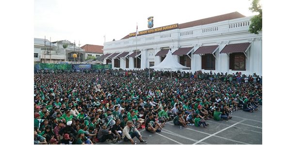 Nobar Persebaya Vs Arema, Bonek Galang Dana Untuk Korban Gempa Sulteng Nobar Persebaya Vs Arema, Bonek Galang Dana Untuk Korban Gempa Sulteng
