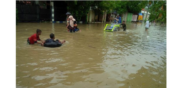 Sampang Tergenang Banjir, Pemprov Jatim Dirikan Tiga Dapur Umum Sampang Tergenang Banjir, Pemprov Jatim Dirikan Tiga Dapur Umum