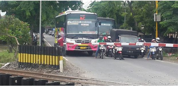 Sat Lantas Polres Bojonegoro Terus Sikat Bus Ngeblong Sat Lantas Polres Bojonegoro Terus Sikat Bus Ngeblong