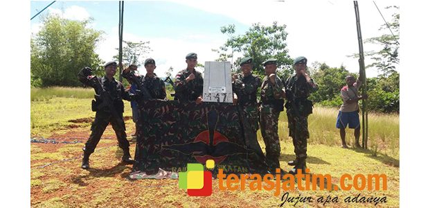 Satgas Pamtas Yonif Raider 500 Sikatan Surabaya, Cek Patok Perbatasan Satgas Pamtas Yonif Raider 500 Sikatan Surabaya, Cek Patok Perbatasan