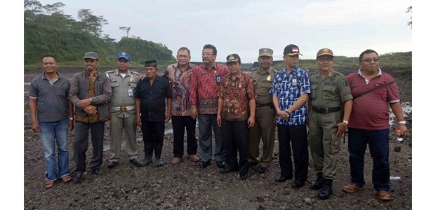 Satpol PP Jatim Mediasi Kasus Tambang Pasir di Blitar dan Kediri Satpol PP Jatim Mediasi Kasus Tambang Pasir di Blitar dan Kediri