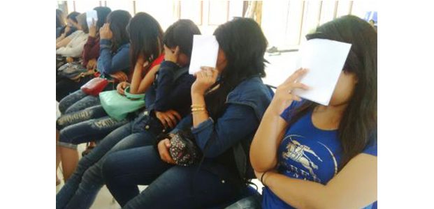 Satpol PP Lamongan Garuk 7 Wanita Yang Diduga Sebagai Purel Karaoke Satpol PP Lamongan Garuk 7 Wanita Yang Diduga Sebagai Purel Karaoke