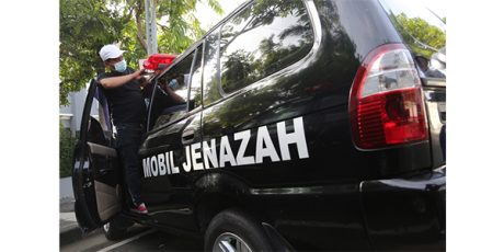 Pemkot Surabaya Sulap 14 Mobil Dinas Jadi Mobil Jenazah Covid-19