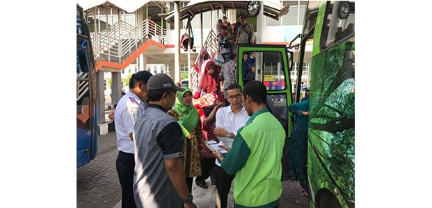 Sejumlah Bus di Terminal Bungurasih Gunakan Ban Vulkanisiran Sejumlah Bus di Terminal Bungurasih Gunakan Ban Vulkanisiran