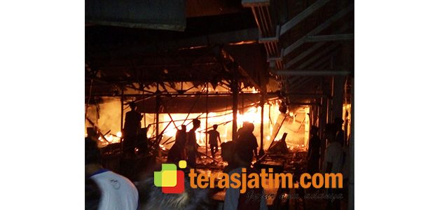 Sejumlah Kios di Pasar Benculuk Banyuwangi Ludes Dilalap Api Sejumlah Kios di Pasar Benculuk Banyuwangi Ludes Dilalap Api