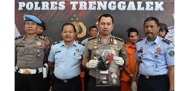 Selundupkan Sabu ke Rutan Trenggalek, Wanita Cantik asal Nganjuk Ditangkap Selundupkan Sabu ke Rutan Trenggalek, Wanita Cantik asal Nganjuk Ditangkap