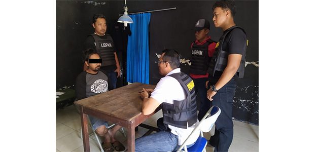 Sembunyi di Rumah Teman Wanitanya, Oknum Kapten Disertir Ditangkap Sembunyi di Rumah Teman Wanitanya, Oknum Kapten Disertir Ditangkap