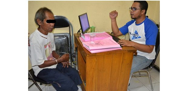 Polres Situbondo Tangkap Kakek Tua Pelaku Pencabulan Gadis 9 Tahun Polres Situbondo Tangkap Kakek Tua Pelaku Pencabulan Gadis 9 Tahun