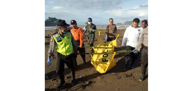 Sesosok Mayat Ditemukan Terdampar di Pantai Konang Trenggalek Sesosok Mayat Ditemukan Terdampar di Pantai Konang Trenggalek