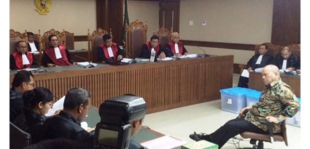 Sidang Perdana Didakwa Korupsi, La Nyalla Langsung Ajukan Eksepsi Sidang Perdana Didakwa Korupsi, La Nyalla Langsung Ajukan Eksepsi