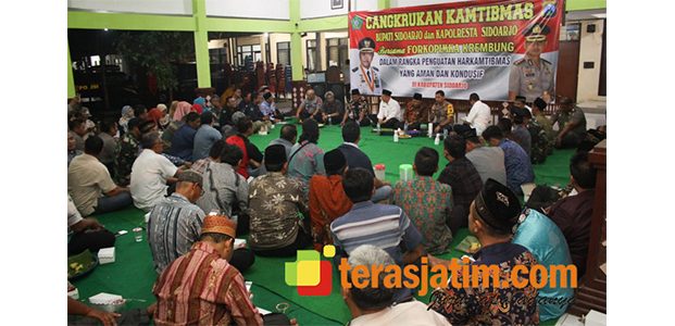 Jelang Pilkades Serentak, Kapolresta Sidoarjo Gelar Cangkrukan Bersama Warga Jelang Pilkades Serentak, Kapolresta Sidoarjo Gelar Cangkrukan Bersama Warga