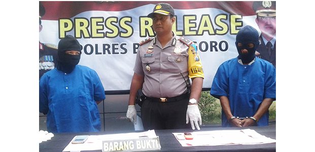 Simpan Sabu, Seorang Bidan asal Balen Bojonegoro Dibekuk Bersama Teman Prianya Simpan Sabu, Seorang Bidan asal Balen Bojonegoro Dibekuk Bersama Teman Prianya