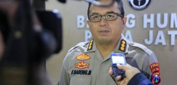 Sita Bom Molotov dan Celurit, Polda Jatim Juga Pulangkan 1.700 Orang Yang Akan Berangkat ke Jakarta Sita Bom Molotov dan Celurit, Polda Jatim Juga Pulangkan 1.700 Orang Yang Akan Berangkat ke Jakarta