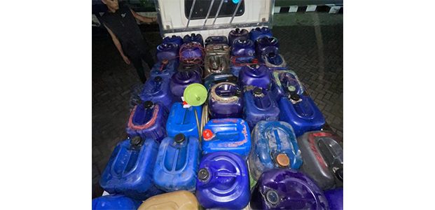 Polres Situbondo Gagalkan Penyelundupan 1190 Liter BBM Solar Subsidi Polres Situbondo Gagalkan Penyelundupan 1190 Liter BBM Solar Subsidi
