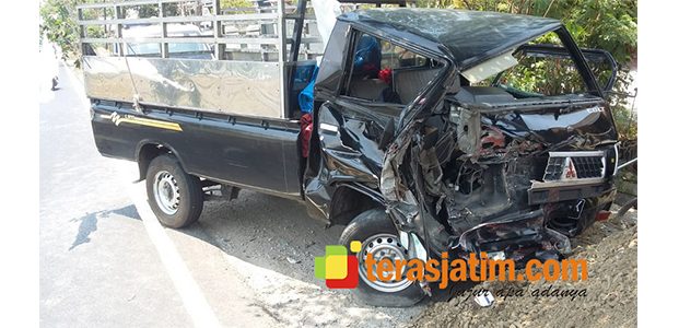 Sopir Mengantuk, Sebuah Pick Up Hajar Truk di Jalan Raya Ngawi – Caruban Sopir Mengantuk, Sebuah Pick Up Hajar Truk di Jalan Raya Ngawi – Caruban
