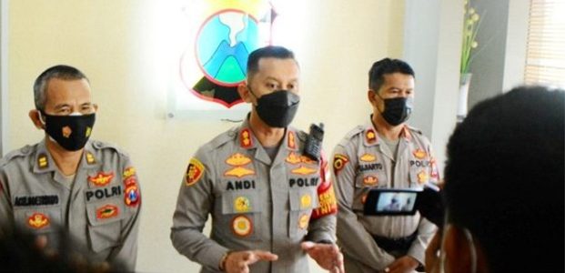 Perang Sarung Gunakan Celurit, Seorang Pemuda di Asembagus Situbondo Terluka Parah Perang Sarung Gunakan Celurit, Seorang Pemuda di Asembagus Situbondo Terluka Parah