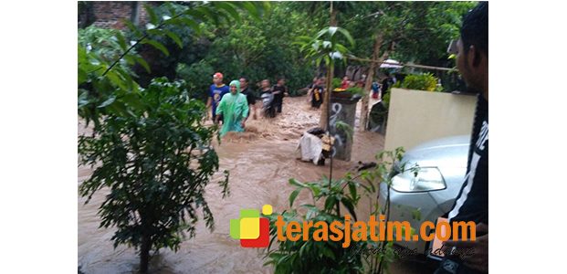 Sungai Jurang Jero Meluap, Jalur Kediri – Tulungagung Kebanjiran Sungai Jurang Jero Meluap, Jalur Kediri – Tulungagung Kebanjiran