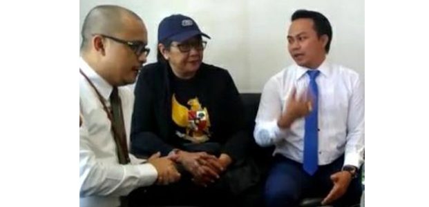 Sempat Sakit, Susi Datangi Panggilan Sebagai Tersangka di Polda Jatim Sempat Sakit, Susi Datangi Panggilan Sebagai Tersangka di Polda Jatim
