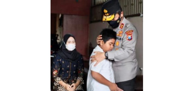 Kapolda Kunjungi Rumah 2 Anggota Polisi Korban ‘Tragedi Kanjuruhan’ Kapolda Kunjungi Rumah 2 Anggota Polisi Korban ‘Tragedi Kanjuruhan’