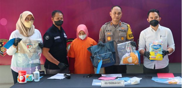 Takut Ketahuan Pacar, Janda Muda asal Pacitan Buang Bayinya di Depan Puskesmas Campurdarat Tulungagung Takut Ketahuan Pacar, Janda Muda asal Pacitan Buang Bayinya di Depan Puskesmas Campurdarat Tulungagung