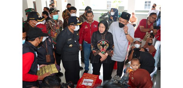 Kunjungi Korban Longsor di Tulungagung, Mensos Risma Setuju Warga Terdampak Direlokasi Kunjungi Korban Longsor di Tulungagung, Mensos Risma Setuju Warga Terdampak Direlokasi