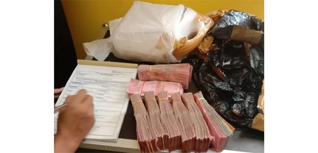 Ada Uang Ratusan Juta di Koper Calon Jemaah Haji asal Tulungagung Ada Uang Ratusan Juta di Koper Calon Jemaah Haji asal Tulungagung