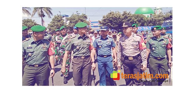 TNI Gelar Apel Pengamanan IMF dan WB Annual Meeting di Banyuwangi TNI Gelar Apel Pengamanan IMF dan WB Annual Meeting di Banyuwangi