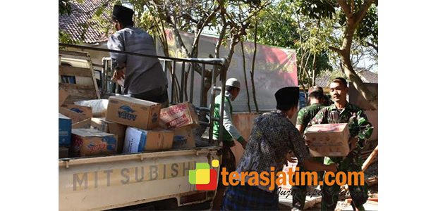 TNI-Polri Kirim Bantuan Bahan Makanan ke 14 Desa di Pulau Sapudi TNI-Polri Kirim Bantuan Bahan Makanan ke 14 Desa di Pulau Sapudi
