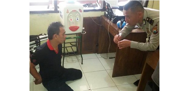 Tabrak Lari, Sopir Truk Ugal-Ugalan Nyaris Dihajar Massa Tabrak Lari, Sopir Truk Ugal-Ugalan Nyaris Dihajar Massa