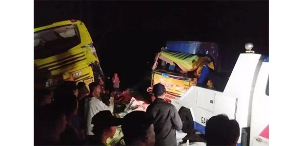 Tabrakan Beruntun di Hutan Baluran, Seorang Tewas dan 2 Luka Berat Tabrakan Beruntun di Hutan Baluran, Seorang Tewas dan 2 Luka Berat