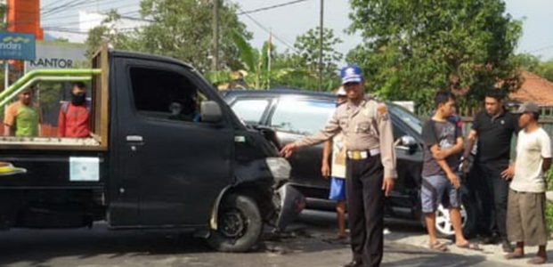 Tabrakan Beruntun di Jalur Bojonegoro-Ngawi, Pengendara Motor Tewas Tabrakan Beruntun di Jalur Bojonegoro-Ngawi, Pengendara Motor Tewas