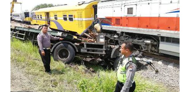 Tabrakan KA Sancaka di Ngawi, Masinis dan Seorang Pekerja Double Track Tewas Tabrakan KA Sancaka di Ngawi, Masinis dan Seorang Pekerja Double Track Tewas