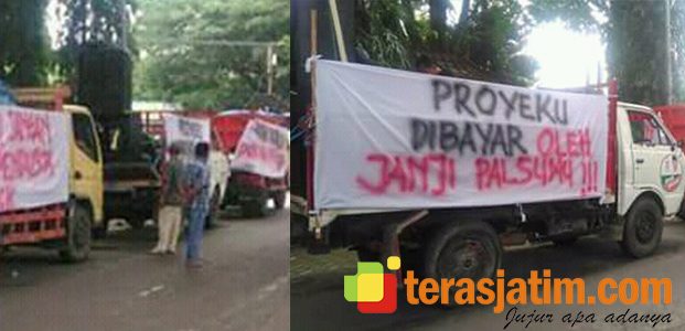 Tagih Hutang, Puluhan Kontraktor di Bojonegoro Geruduk Kantor PU Tagih Hutang, Puluhan Kontraktor di Bojonegoro Geruduk Kantor PU