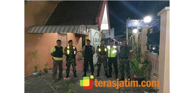 Tak Ingin Kecolongan, Petugas Perketat Pengamanan Sejumlah Tempat Ibadah di Madiun Tak Ingin Kecolongan, Petugas Perketat Pengamanan Sejumlah Tempat Ibadah di Madiun