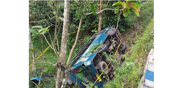 Tak Kuat Melintas di Tanjakan, Bus Wisata Masuk Jurang di Jalur Goa Gong Pacitan Tak Kuat Melintas di Tanjakan, Bus Wisata Masuk Jurang di Jalur Goa Gong Pacitan