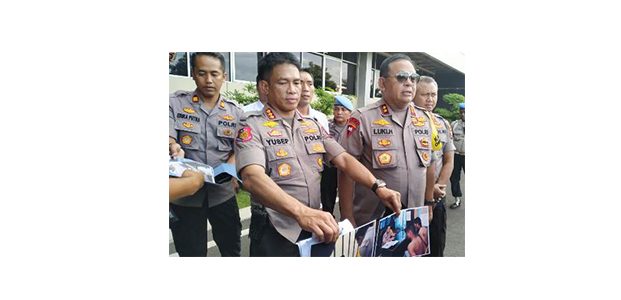 Tak Puas Hasil Coblosan, 2 Pemuda di Sampang Bawa Kabur Kotak Suara Tak Puas Hasil Coblosan, 2 Pemuda di Sampang Bawa Kabur Kotak Suara