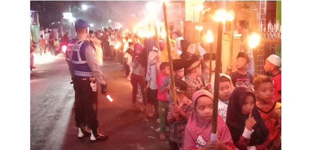 Takbir Keliling Membawa Oncor, Tradisi Yang Masih Lestari di Semen Kediri Takbir Keliling Membawa Oncor, Tradisi Yang Masih Lestari di Semen Kediri