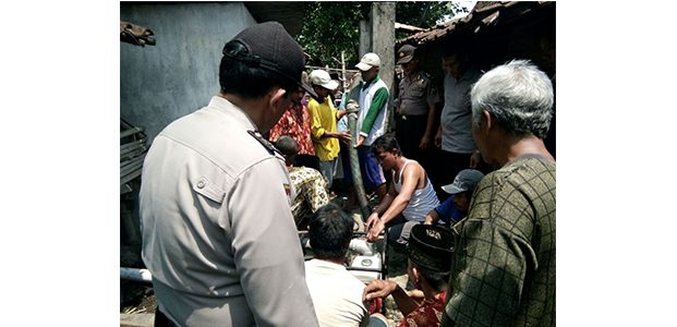 Takut Dimarahi Istri, Seorang Pria di Ngawi Nekat Terjun ke Dalam Sumur Takut Dimarahi Istri, Seorang Pria di Ngawi Nekat Terjun ke Dalam Sumur